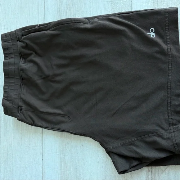 ALO Yoga Matching Set Men's brown Short Sleeve Tee & short - Picture 12 of 12